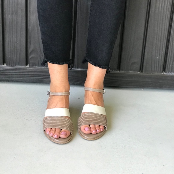 Leather Colorblock Ankle Strap Peep Flat Sandals - Picture 3 of 6